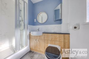 ensuite- click for photo gallery